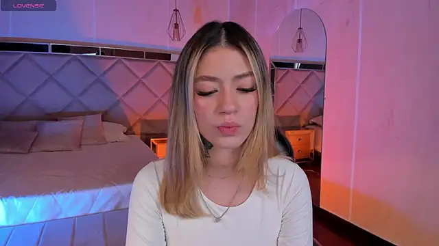 ViolettHansson online show from 01/15/26, 06:44