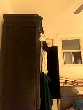 Snapshot of holyeroticss chatting on 11/12/25, 12:33 holyeroticss online show from 11/12/25, 12:33