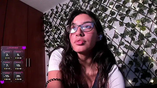 CoralineSanchez online show from 03/01/25, 03:32