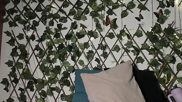 CoralineSanchez online show from 10/18/25, 03:31