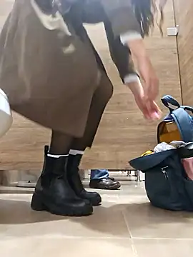 Snapshot of mmmVirginia chatting on 11/27/25, 06:54 mmmVirginia online show from 11/27/25, 06:54