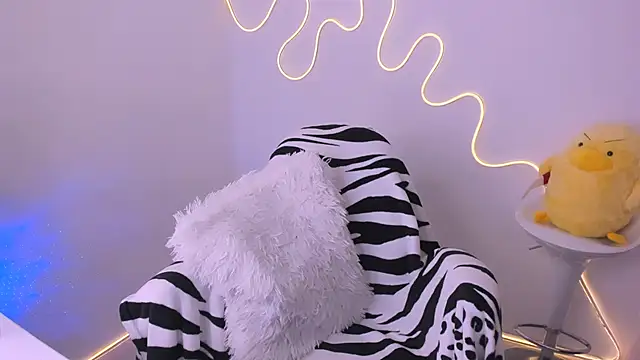 Snapshot of Johanna6 chatting on 03/13/25, 02:16 Johanna6 online show from 03/13/25, 02:16