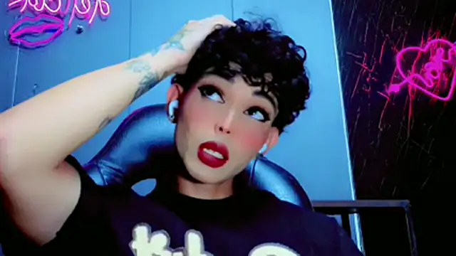 Snapshot of Marian_LV chatting on 11/21/25, 02:05 Marian LV online show from 11/21/25, 02:05