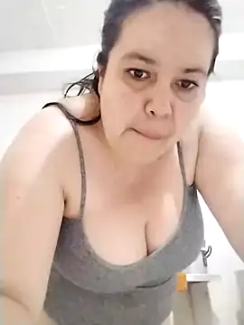 Snapshot of lunanataly chatting on 01/15/25, 04:11 lunanataly online show from 01/15/25, 04:11