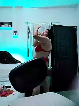 Snapshot of lunanataly chatting on 01/17/25, 04:04 lunanataly online show from 01/17/25, 04:04