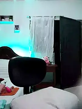 Snapshot of lunanataly chatting on 01/18/25, 03:49 lunanataly online show from 01/18/25, 03:49