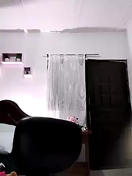 Snapshot of lunanataly chatting on 01/21/25, 03:54 lunanataly online show from 01/21/25, 03:54