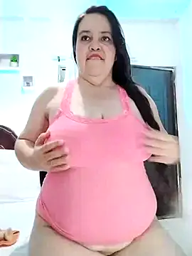 Snapshot of lunanataly chatting on 02/12/25, 07:56 lunanataly online show from 02/12/25, 07:56