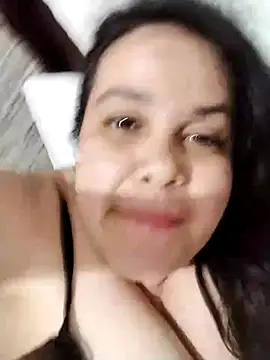 Snapshot of lunanataly chatting on 02/17/25, 04:31 lunanataly online show from 02/17/25, 04:31