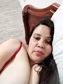 Snapshot of lunanataly chatting on 02/20/25, 11:43 lunanataly online show from 02/20/25, 11:43