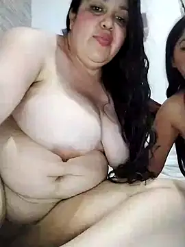 Snapshot of lunanataly chatting on 02/21/25, 11:54 lunanataly online show from 02/21/25, 11:54