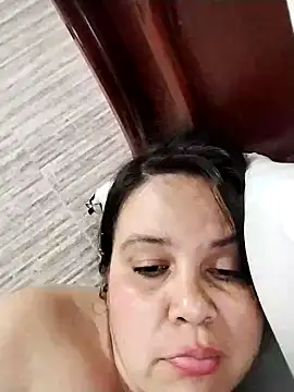 Snapshot of lunanataly chatting on 02/22/25, 03:01 lunanataly online show from 02/22/25, 03:01