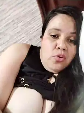 Snapshot of lunanataly chatting on 02/25/25, 11:44 lunanataly online show from 02/25/25, 11:44