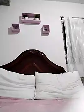 Snapshot of lunanataly chatting on 02/27/25, 11:04 lunanataly online show from 02/27/25, 11:04