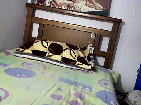 hideonbush051 online show from 12/01/25, 04:34