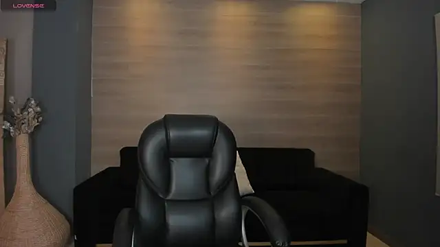 Snapshot of AnaisNin chatting on 02/08/25, 12:17 AnaisNin online show from 02/08/25, 12:17