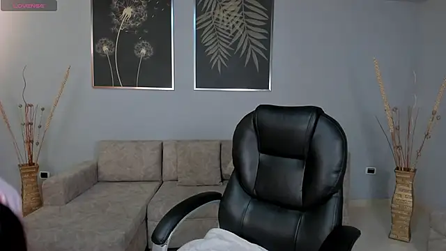 Snapshot of AnaisNin chatting on 09/26/25, 02:37 AnaisNin online show from 09/26/25, 02:37