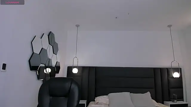 Snapshot of AnaisNin chatting on 11/12/25, 04:13 AnaisNin online show from 11/12/25, 04:13