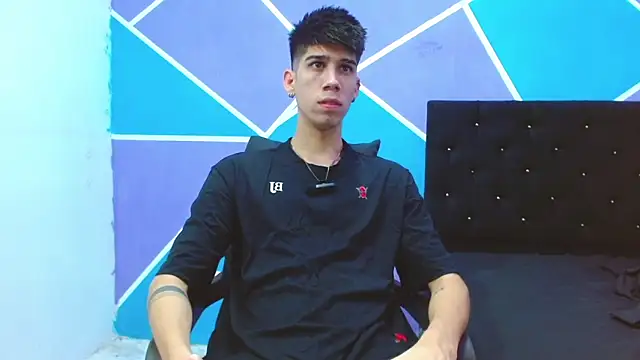 Snapshot of jhony-sex chatting on 12/04/24, 03:15 jhony-sex online show from 12/04/24, 03:15