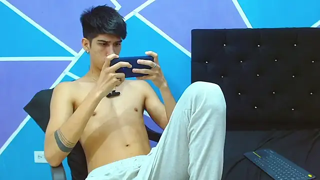 Snapshot of jhony-sex chatting on 12/19/24, 06:12 jhony-sex online show from 12/19/24, 06:12