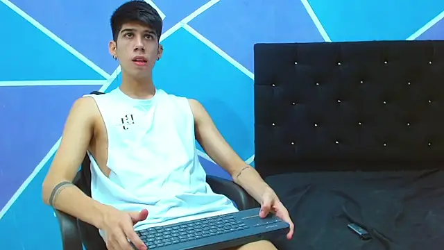 Snapshot of jhony-sex chatting on 12/20/24, 04:20 jhony-sex online show from 12/20/24, 04:20