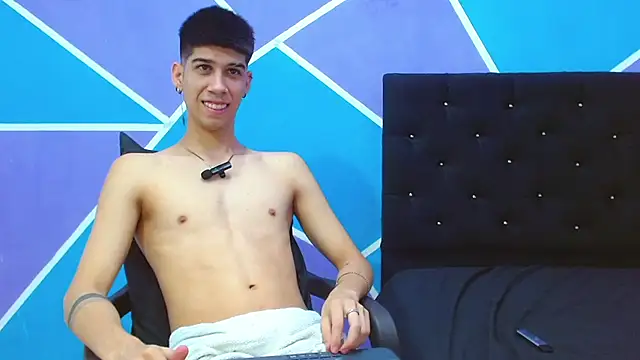 Snapshot of jhony-sex chatting on 12/24/24, 05:05 jhony-sex online show from 12/24/24, 05:05