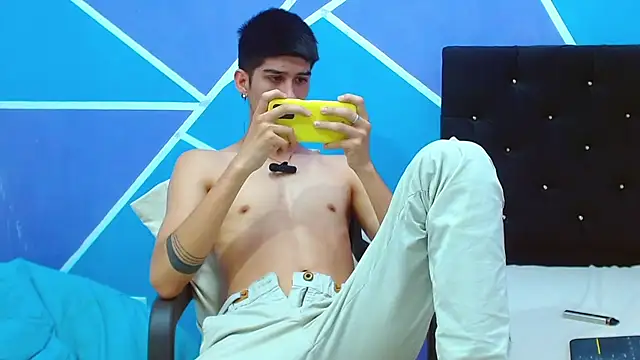 Snapshot of jhony-sex chatting on 01/19/25, 11:00 jhony-sex online show from 01/19/25, 11:00