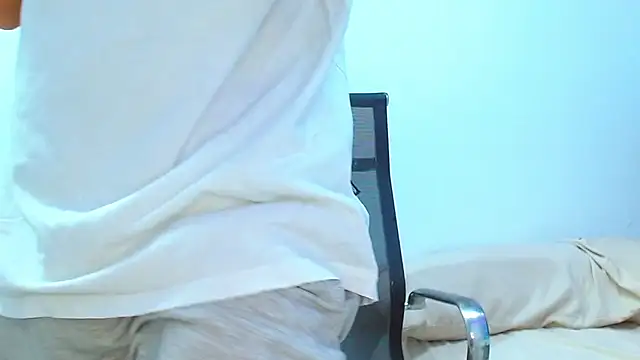 Snapshot of jhony-sex chatting on 03/18/25, 02:04 jhony-sex online show from 03/18/25, 02:04