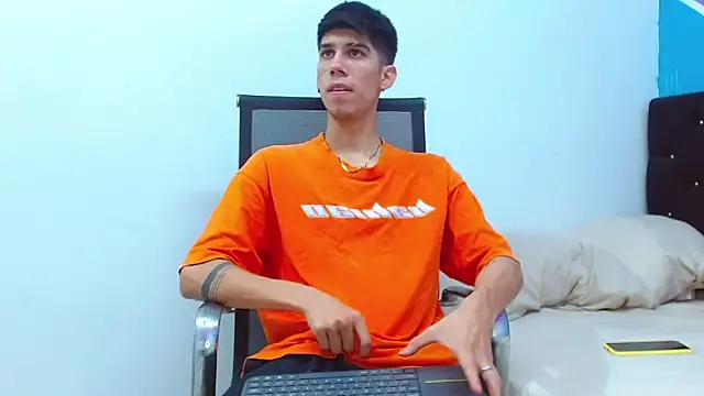 Snapshot of jhony-sex chatting on 03/19/25, 02:48 jhony-sex online show from 03/19/25, 02:48