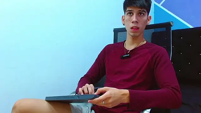 Snapshot of jhony-sex chatting on 03/22/25, 06:11 jhony-sex online show from 03/22/25, 06:11