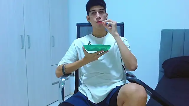 Snapshot of jhony-sex chatting on 09/18/25, 03:08 jhony-sex online show from 09/18/25, 03:08