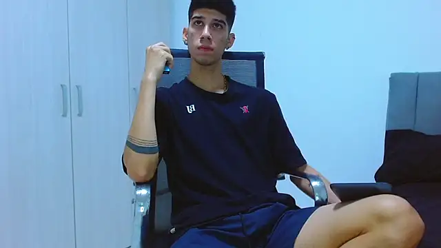 Snapshot of jhony-sex chatting on 09/25/25, 06:17 jhony-sex online show from 09/25/25, 06:17