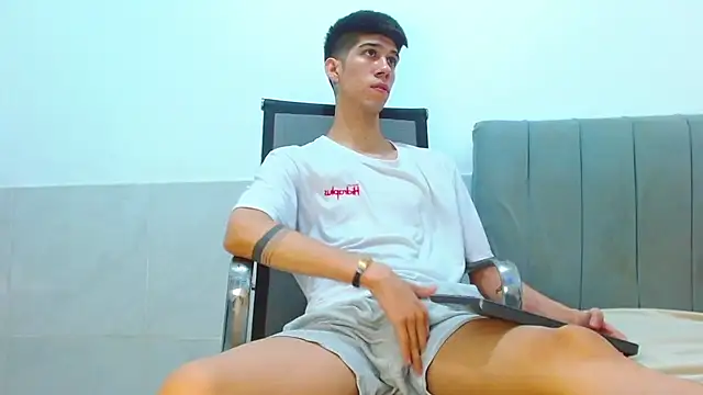 Snapshot of jhony-sex chatting on 06/29/26, 10:15 jhony-sex online show from 06/29/26, 10:15
