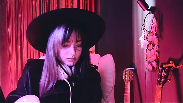 Snapshot of Avi_Nile chatting on 11/01/25, 04:36 Avi Nile online show from 11/01/25, 04:36