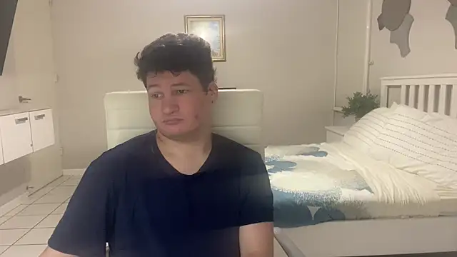 Lorenzo hernandez online show from 02/12/25, 04:55