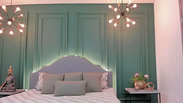 IrisBaker online show from 12/30/24, 05:34