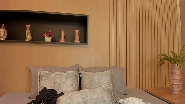 IrisBaker online show from 03/19/25, 10:31