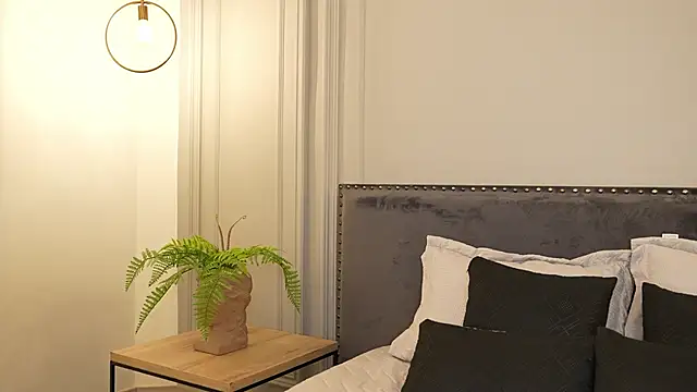 IrisBaker online show from 11/27/25, 09:06