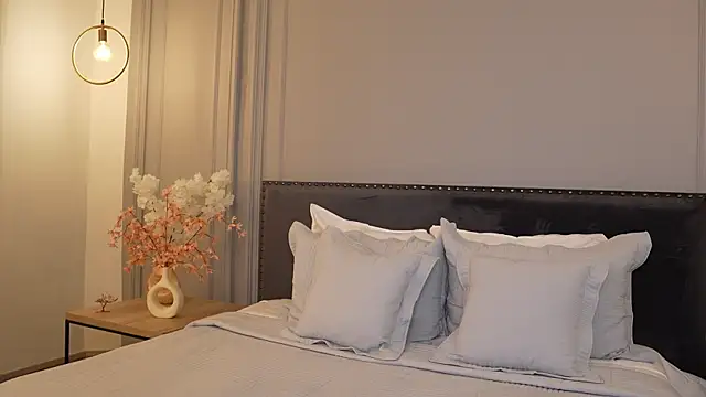 IrisBaker online show from 04/16/26, 10:23