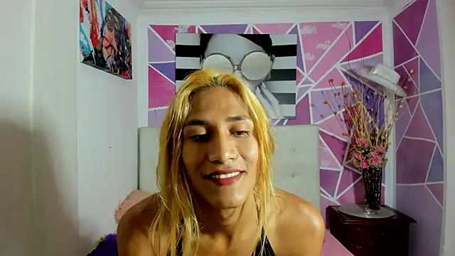 Snapshot of Brisahott chatting on 01/27/25, 02:13 Brisahott online show from 01/27/25, 02:13