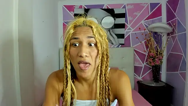 Snapshot of Brisahott chatting on 01/31/25, 02:17 Brisahott online show from 01/31/25, 02:17