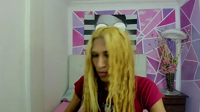 Snapshot of Brisahott chatting on 02/01/25, 01:51 Brisahott online show from 02/01/25, 01:51