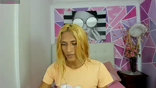 Snapshot of Brisahott chatting on 02/04/25, 01:59 Brisahott online show from 02/04/25, 01:59