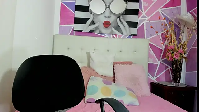 Snapshot of Brisahott chatting on 02/08/25, 06:12 Brisahott online show from 02/08/25, 06:12