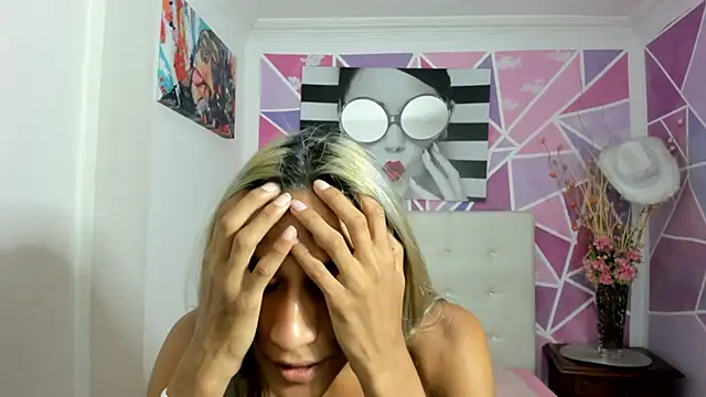 Snapshot of Brisahott chatting on 03/14/25, 02:10 Brisahott online show from 03/14/25, 02:10