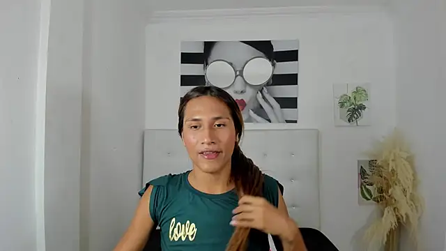 Snapshot of Brisahott chatting on 09/11/25, 01:39 Brisahott online show from 09/11/25, 01:39