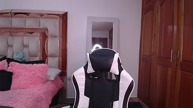 emilyaboott online show from 04/11/26, 09:19