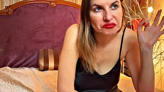 Selena Sweetie online show from 01/13/26, 09:47