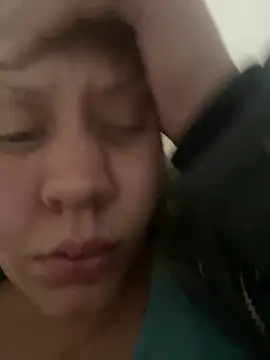 Snapshot of andreinitahg chatting on 01/10/25, 01:21 andreinitahg online show from 01/10/25, 01:21