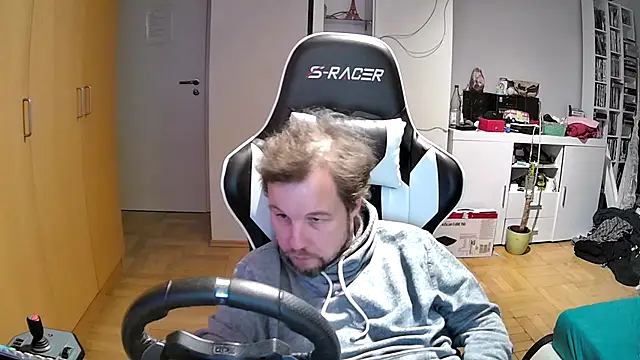 Snapshot of larsgessner30 chatting on 10/23/25, 12:10 larsgessner30 online show from 10/23/25, 12:10